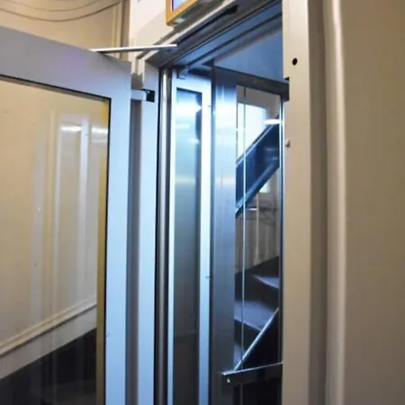 Coeur De Place Maubert Nid Equipe Dernier Etage Vue Ascenseur Climatisation Paris